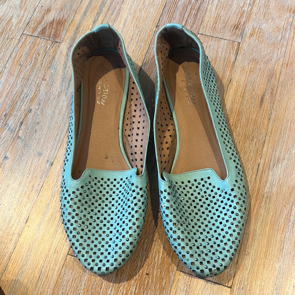 Kenneth Cole size 9.5 embellished flats mint green